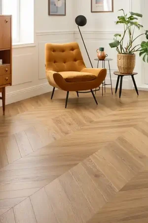 Sol vinyle CHEVRON , Bois chêne naturel, lame 12.00 x 69.00 cm Prix Promo